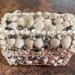 Vintage Shell Trinket Box Treasure Chest Felt Lined Keepsakes